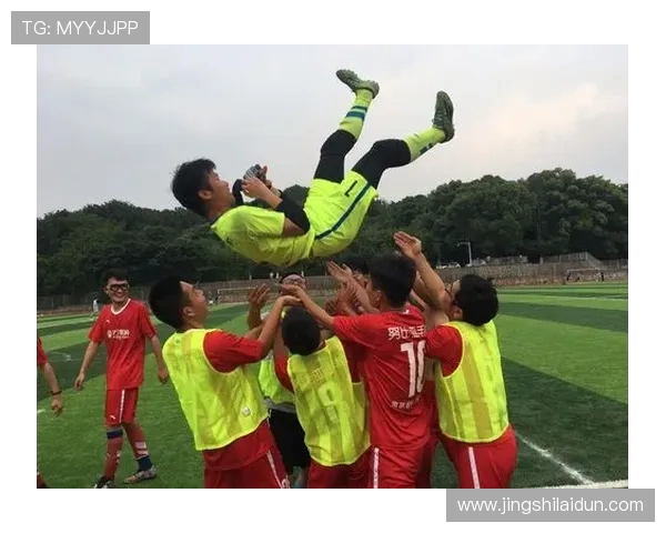 上海申花迎强敌鏖战绿茵赛场巅峰对决再掀激情风暴