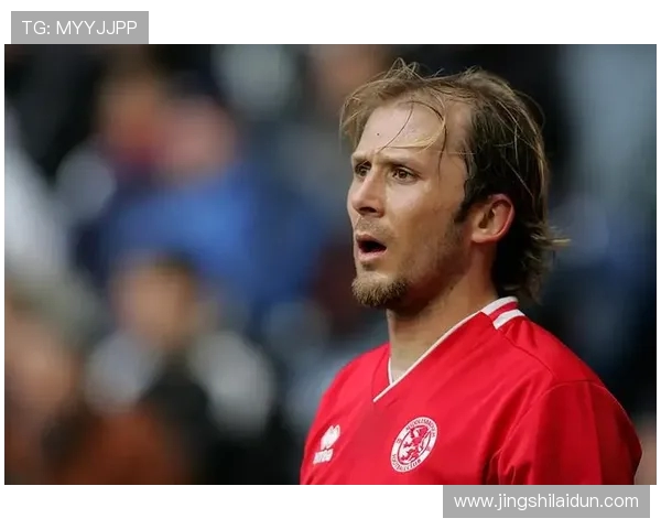 杨晨：从足球场到职场的跨界之路，成就与挑战并存的传奇人生