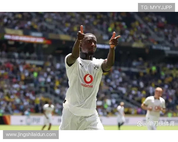 全球顶级电竞赛事激战正酣各路豪强巅峰对决引爆青春热血激情