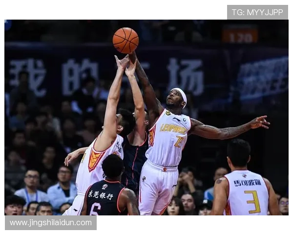 深圳篮球队进攻战术解析与深度剖析助力球队崛起之路